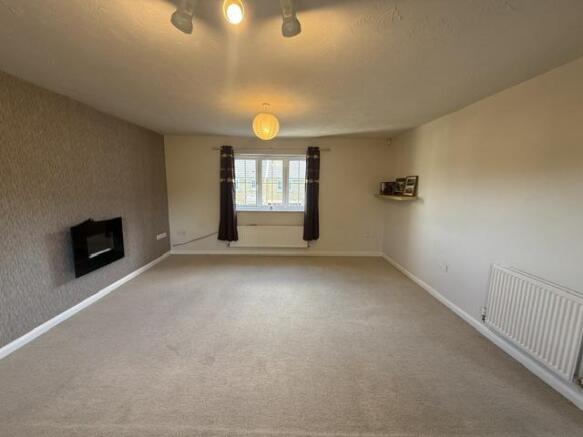 OPEN PLAN LOUNGE/KITCHEN