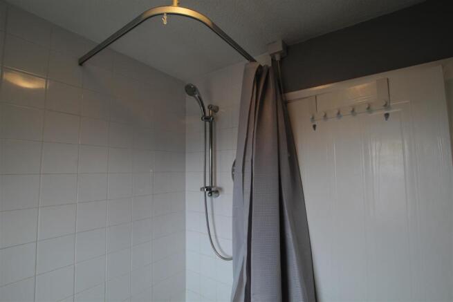 Bathroom (2).JPG