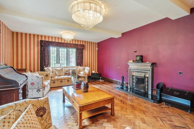 6 bed Detached for sale Image 12