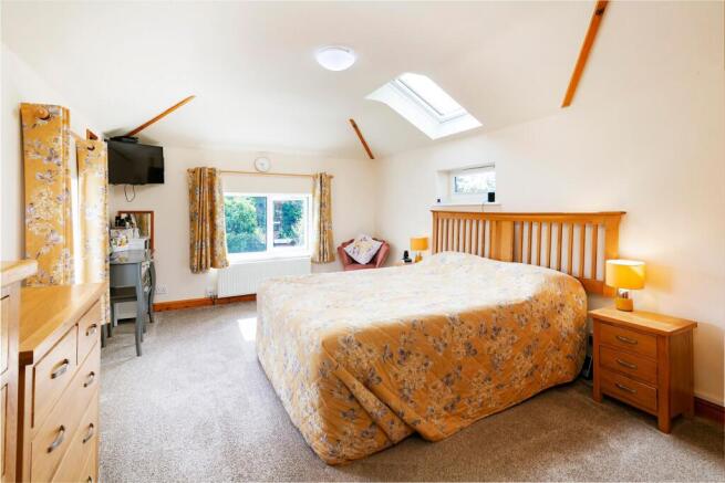 3 bed Semi-Detached for sale Image 12