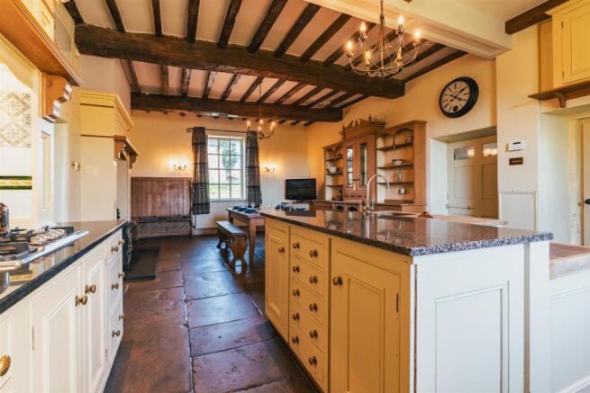 9 bed Detached for sale Image 4