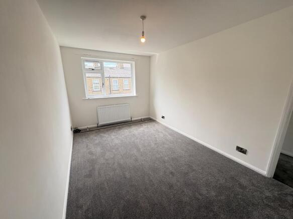 3 bed Terraced to rent Image 8
