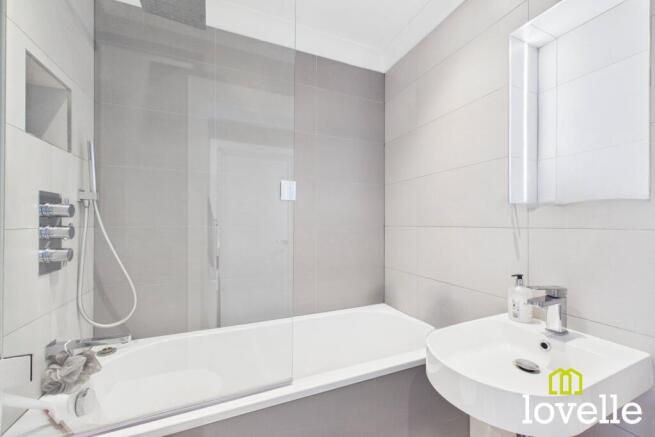 2 bed Flat for sale Image 7