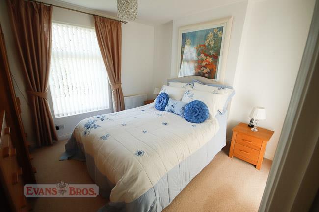 FRONT DOUBLE BEDROOM 1