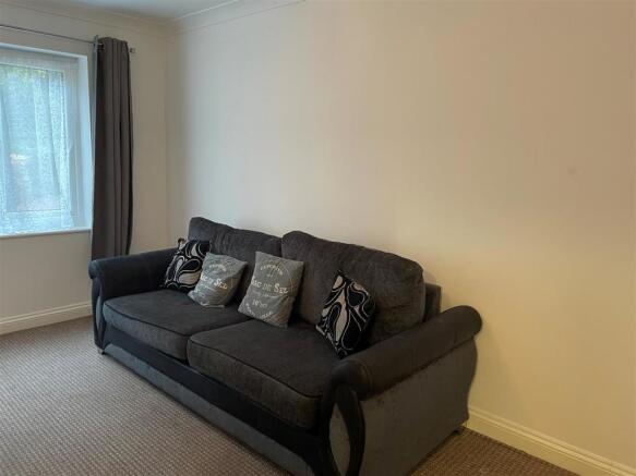 flat 2 72 Dartmouth Road lounge.jpg