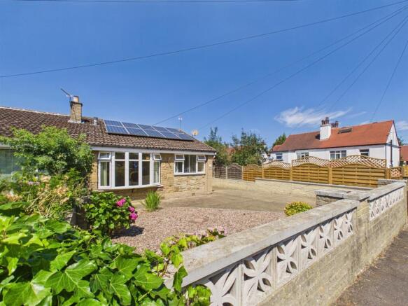 2 bed Semi-Detached Bungalow for sale Image 11