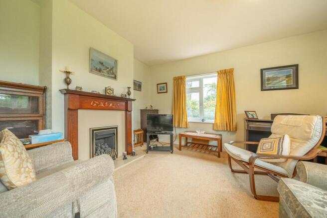 SITTING ROOM/DINING ROOM
