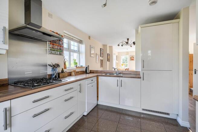 4 bed Detached for sale Image 10
