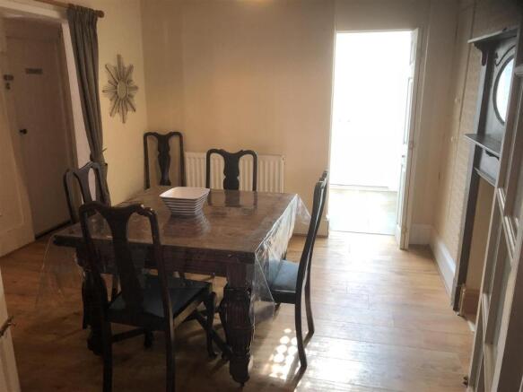 dinning room.jpg