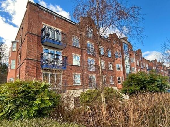 3 bed Flat to rent Image 9
