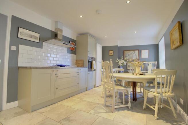 Kitchen .1.jpg