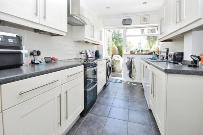 Lyndhurst Avenue, Whitton, Twickenham, TW2 photo 4