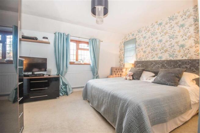 MASTER BEDROOM SUITE