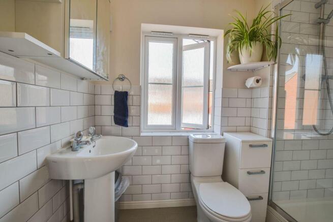 Ensuite to Bed 1