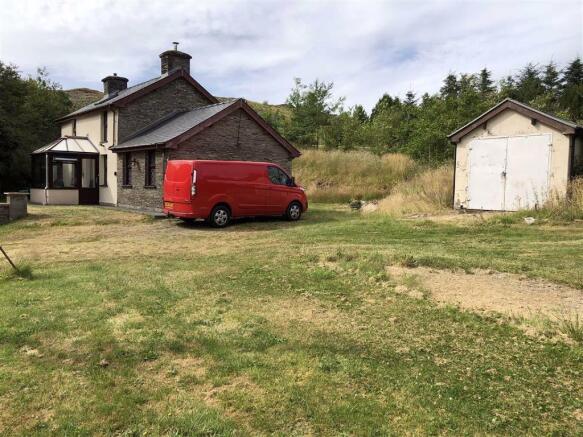 Detached Garage to side