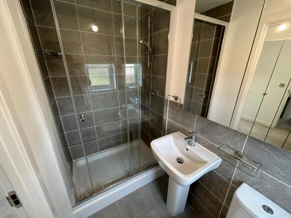 3 bed Detached to rent Image 6