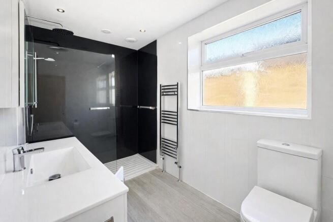 4 bed Detached for sale Image 8