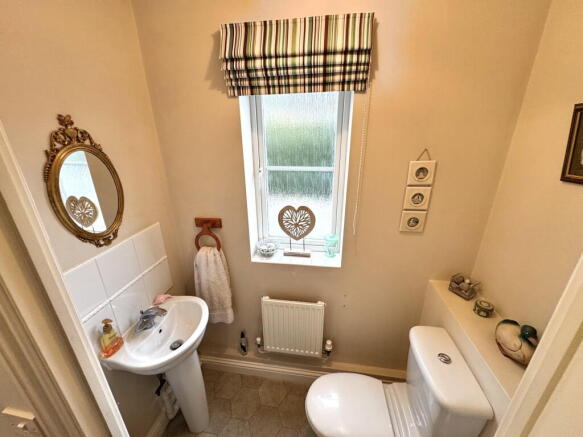 2, Thurlow Close, Saxmundham photo 4