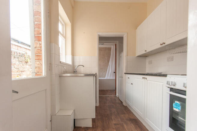 2 bed Terraced to rent Image 4
