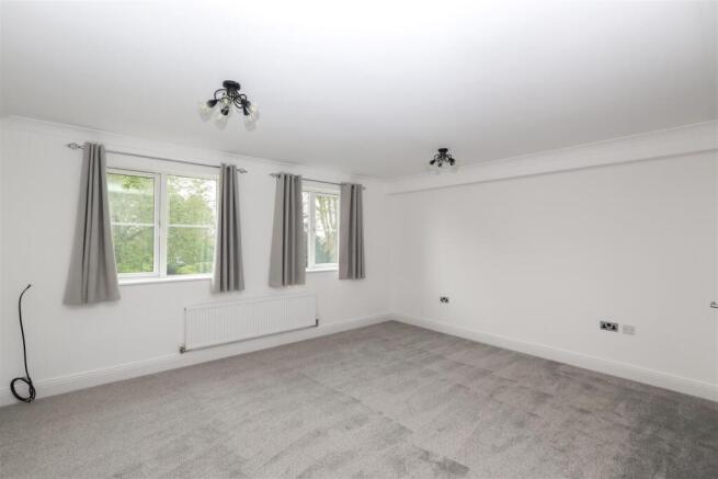 4 bed Terraced to rent Image 10