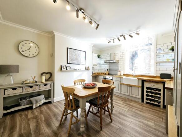 2 bed Flat for sale Image 8