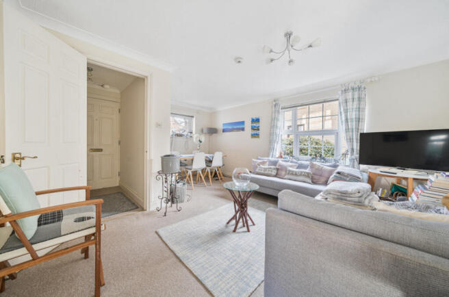 1382607-5-69161ec...