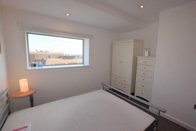 2 bed Apartment to rent Image 10