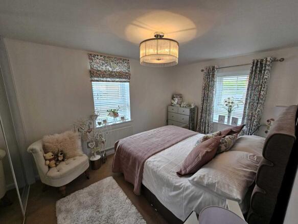 4 bed Detached for sale Image 11