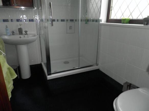 SHOWER ROOM/WC
