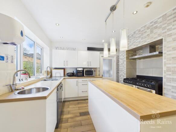 9 bed Semi-Detached for sale Image 10