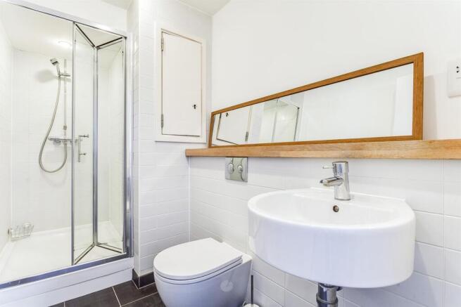 2 bed Penthouse to rent Image 6