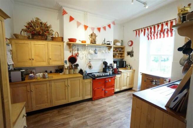 Kitchen / Cegin: