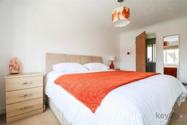 4 bed Detached for sale Image 11