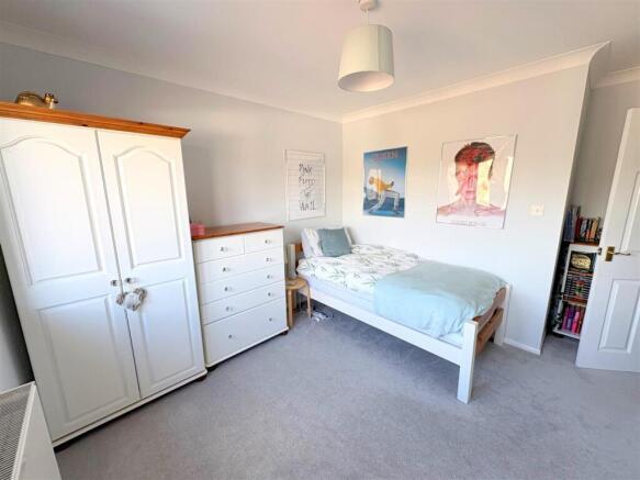 Bedroom 3b.jpg