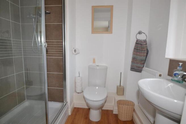 EN-SUITE SHOWER ROOM