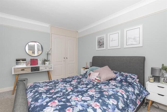 Bed 1.jpg