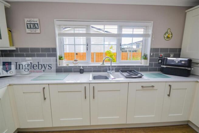 2 bed Park Home for sale Image 9