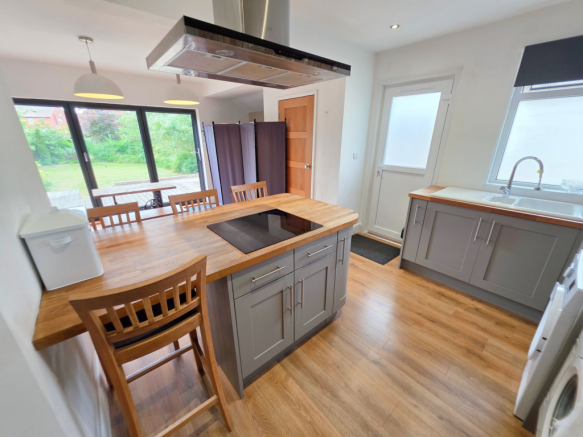 2 bed Detached Bungalow for sale Image 7
