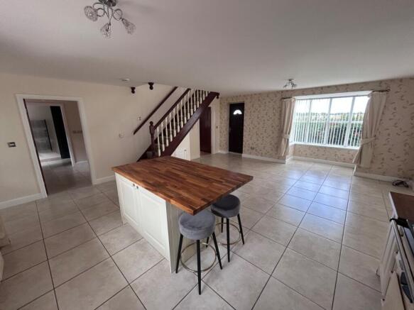 3 bed Detached to rent Image 4