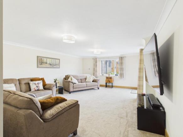 4 bed Detached Bungalow for sale Image 8