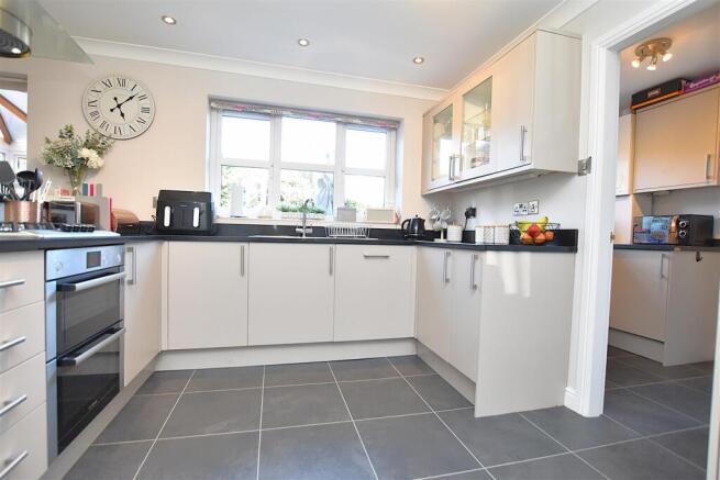 Foxwood Drive, Wrexham photo 4