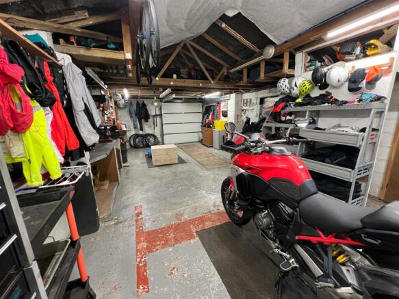 Garage/Workshop