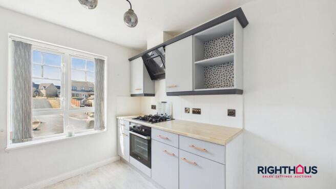 3 bed Flat to rent Image 10