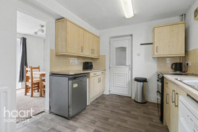 3 bed Semi-Detached for sale Image 6
