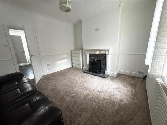 3 bed Terraced to rent Image 8