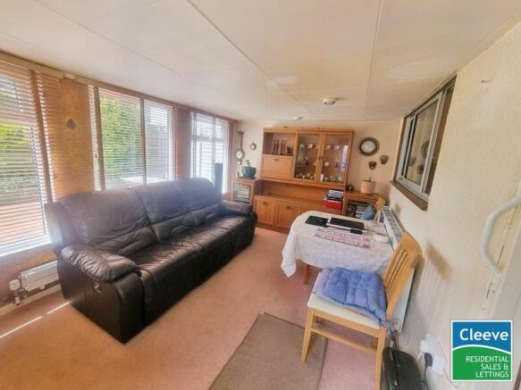 Lounge / Dining