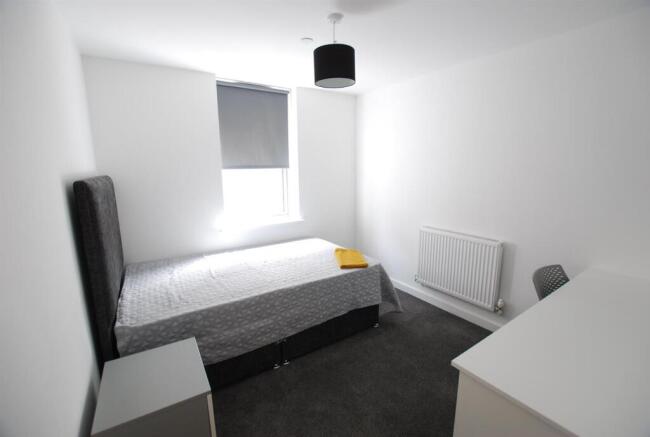 5 bed Town House to rent Image 7