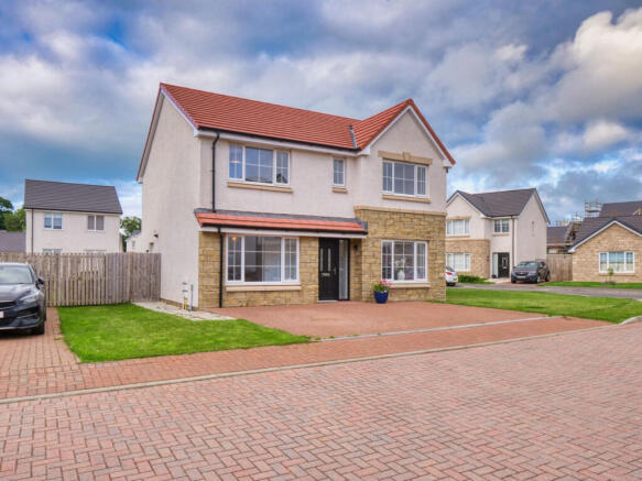 5 Bedroom Detached Villa