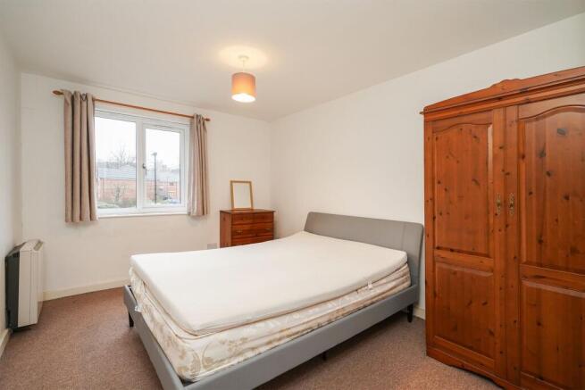 2 bed Apartment to rent Image 4
