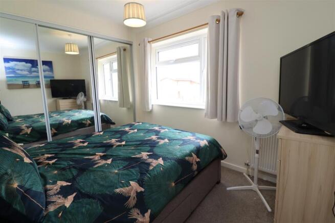 2 bed Semi-Detached Bungalow for sale Image 6